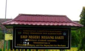 Diduga Oknum kepsek Korupsi Dana BOS Di SMPN Megang Sakti.