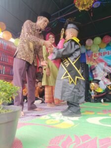 Berlangsung Meriah Acara wisuda teka tiwita desa tanjung berugo Merangin Jambi