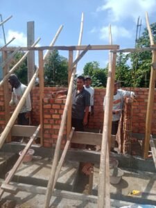 Kepala Desa Koto Teguh Mengechek Langsung Proses Pembangunan MCK