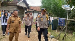 Turunkan Angka Stunting, Kapolres Muratara Beserta Jajaran Turun Langsung ke Desa Karang Waru