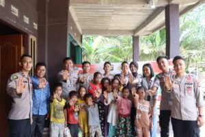 SAT BINMAS POLRES MURATARA LUNCURKAN PROGRAM PIJAR (POLISI MENGAJAR) ANAK DUSUN DI SUKU ANAK DALAM