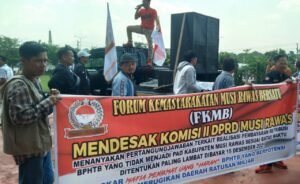 Puluhan Anggota Lsm Geruduk Kantor DPRD Musi Rawas
