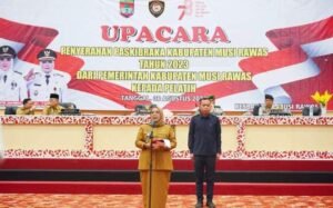 Upacara Penyerahan Paskibraka Kepada Pelatih