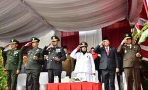 Peringati Hari Kemerdekaan RI ke-78 Bupati Musi Rawas Serahkan Piagam Penghargaan