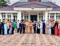 Bupati H Devi Suhartoni Melepas Langsung keberangkatan Kafilah STQH