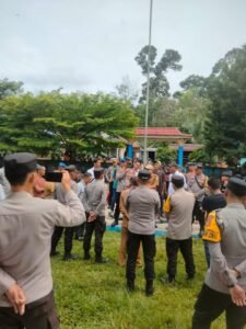 Masyarakat Suka Raya Gelar Aksi Demo, Tolak Kepanitiaan Pembangunan SMP dari Luar Daerah