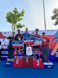 Wakil Wali Kota Lubuklinggau Serahkan Hadiah Pemenang MLM RUN 2025 di Taman Olahraga Megang