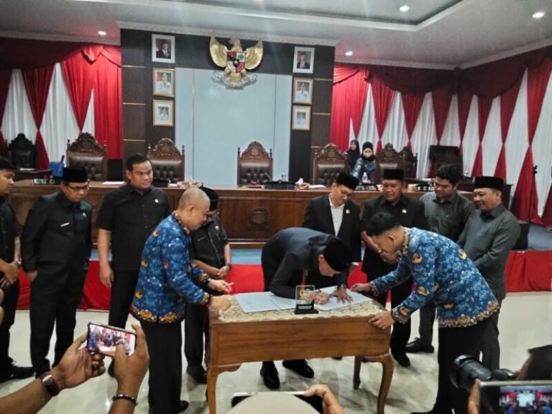 Wakil Bupati Muratara Hadiri Paripurna DPRD, Teken Nota Kesepakatan Program Pembentukan Perda Tahun 2026